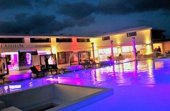 Poolside Bar